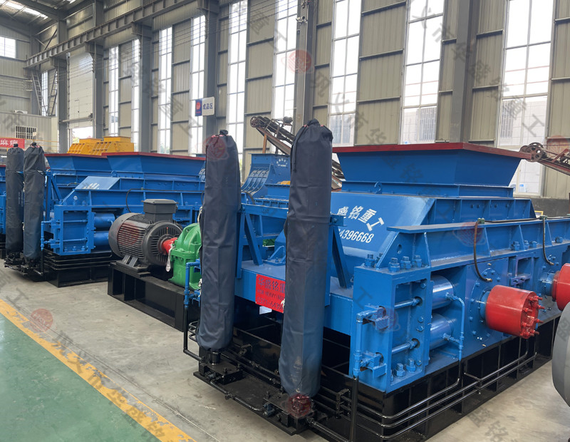 砂料廠制砂機(jī)都有哪些，時(shí)產(chǎn)50噸對輥制砂機(jī)一套多少錢