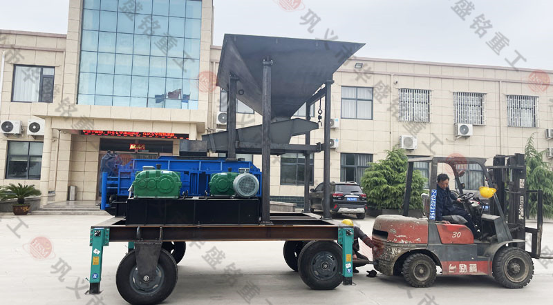 QQ圖片20220508094253 對(duì)輥制砂機(jī)