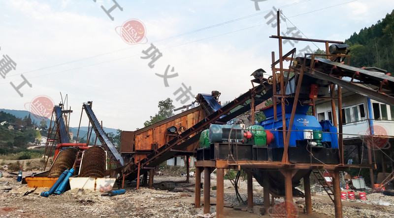 大型液壓對輥制砂機安裝現(xiàn)場